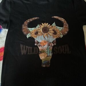 Are you a cropped western shirt kinda girl?? Well me too! Check this shirt out!